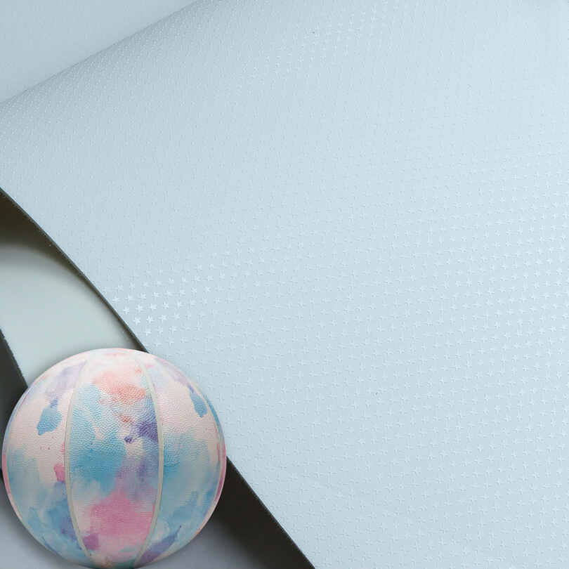 Спортивні футбольні м'ячі зі зірковим візерунком. Шкіряна тканина